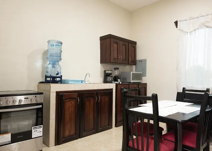 1 Apartamentos Petenchel, Por Aeropuerto Flores Peten