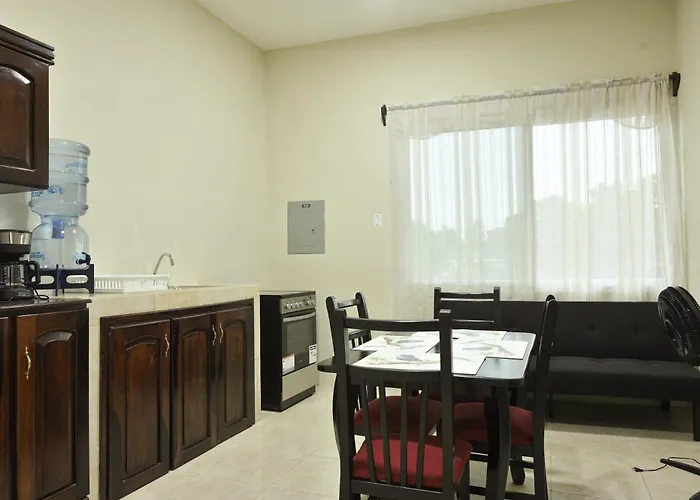 1 Apartamentos Petenchel, Por Aeropuerto Flores Peten